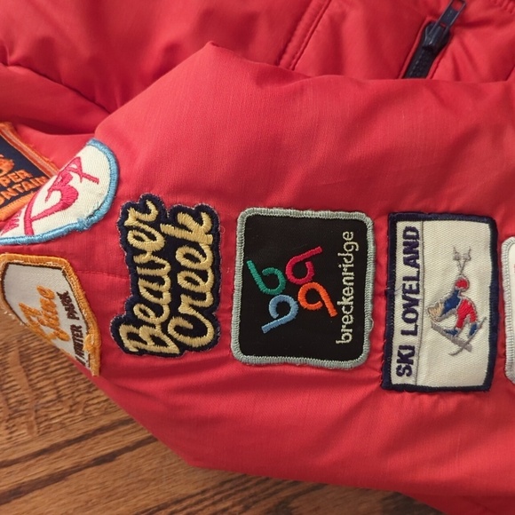 vtg Ski junkie Jacket Red Puffer Quilted retro Ski Bum resort patches sz M - Picture 4 of 15